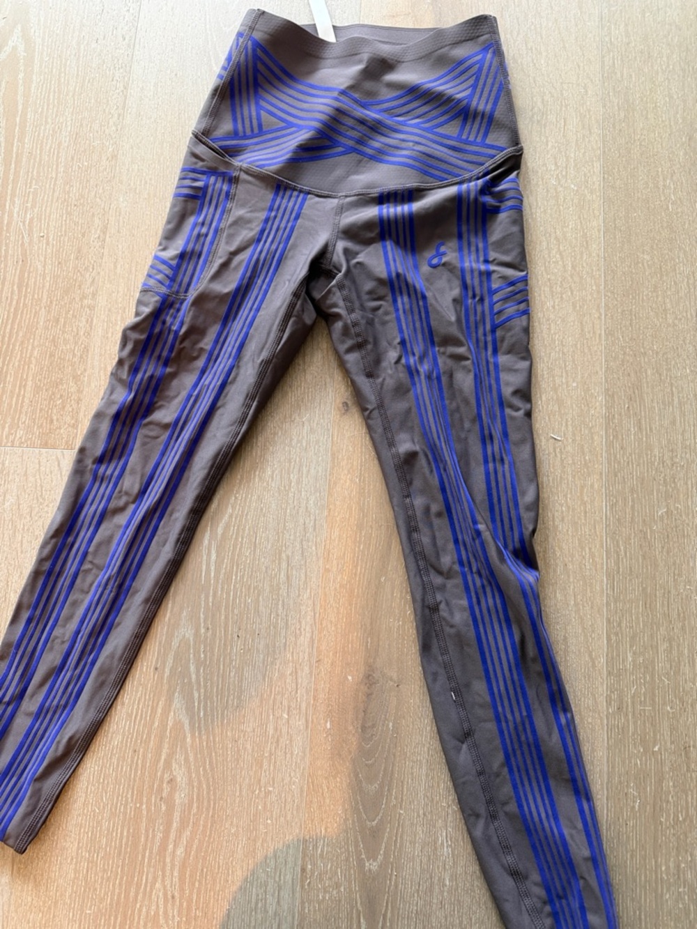 Seamless High-Waist Leggings with Blue Stripe Detail